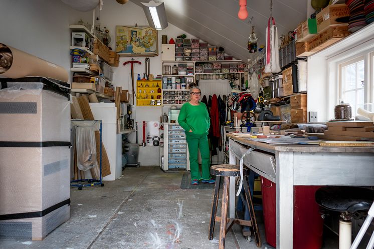 Hanne Tyrmi i sitt atelier på Stryken.