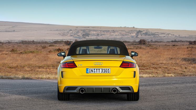 Audi TT Roadster S-line (vegasgul) statisk bagfra med kaleche