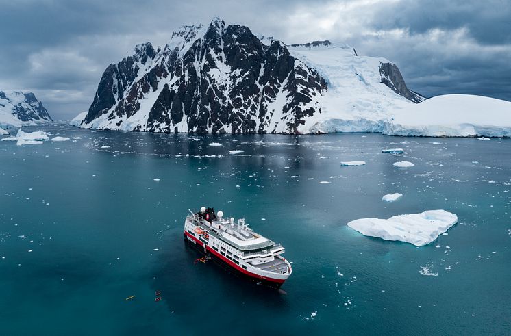 Lemaire-Channel-Antarctica-HGR-153556- Photo_Yuri_Matisse_Choufour