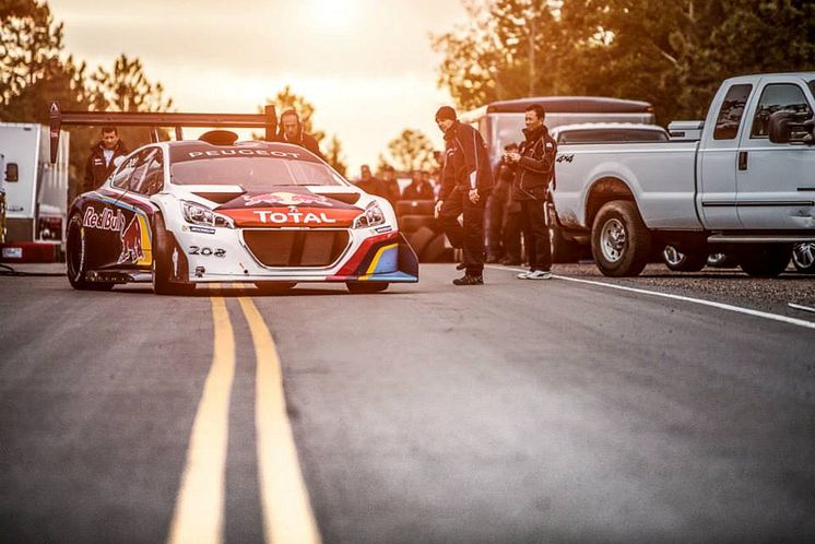 Peugeots specialdesignade bil för Pikes Peak 2013