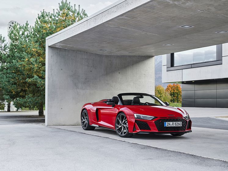 Audi R8 V10 RWD Spyder (Tangorød)