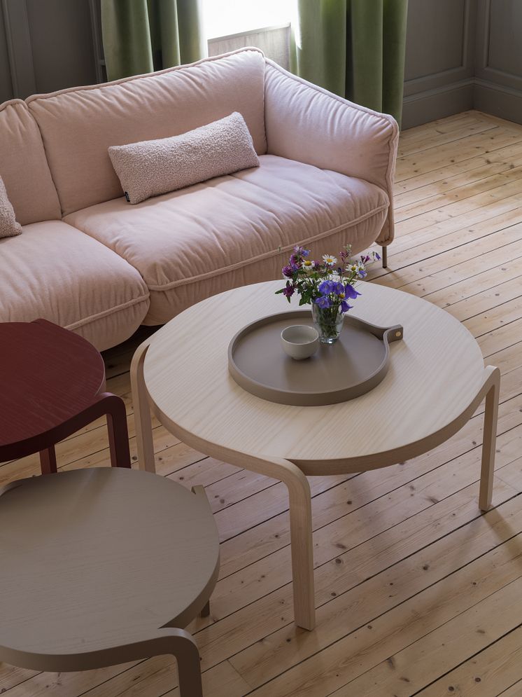 Spin lounge table.jpeg