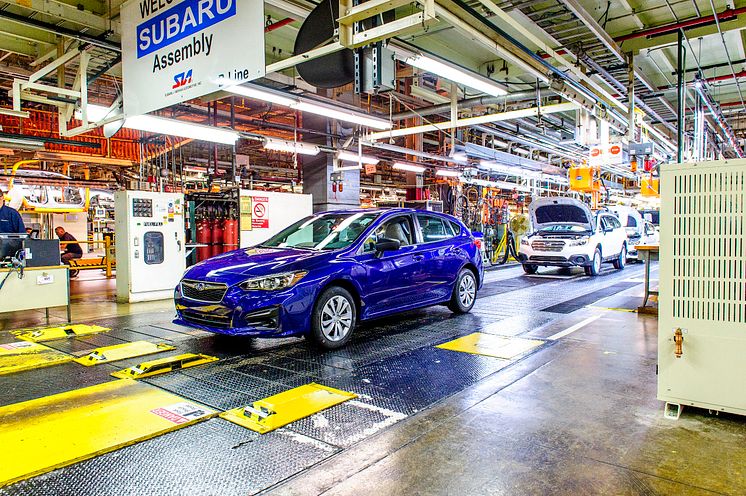Första Imprezan rullar av bandet i Subarus Indiana-fabrik