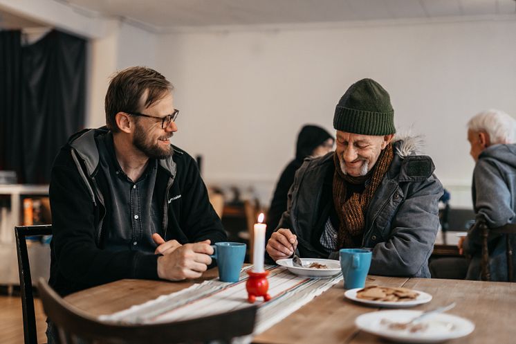 Gemenskap på Räddningsmissionens frukostcafé