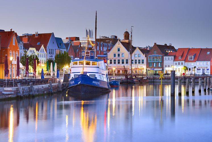 Husum_Altstadt_am_Binnenhafen,_Nordfriesland