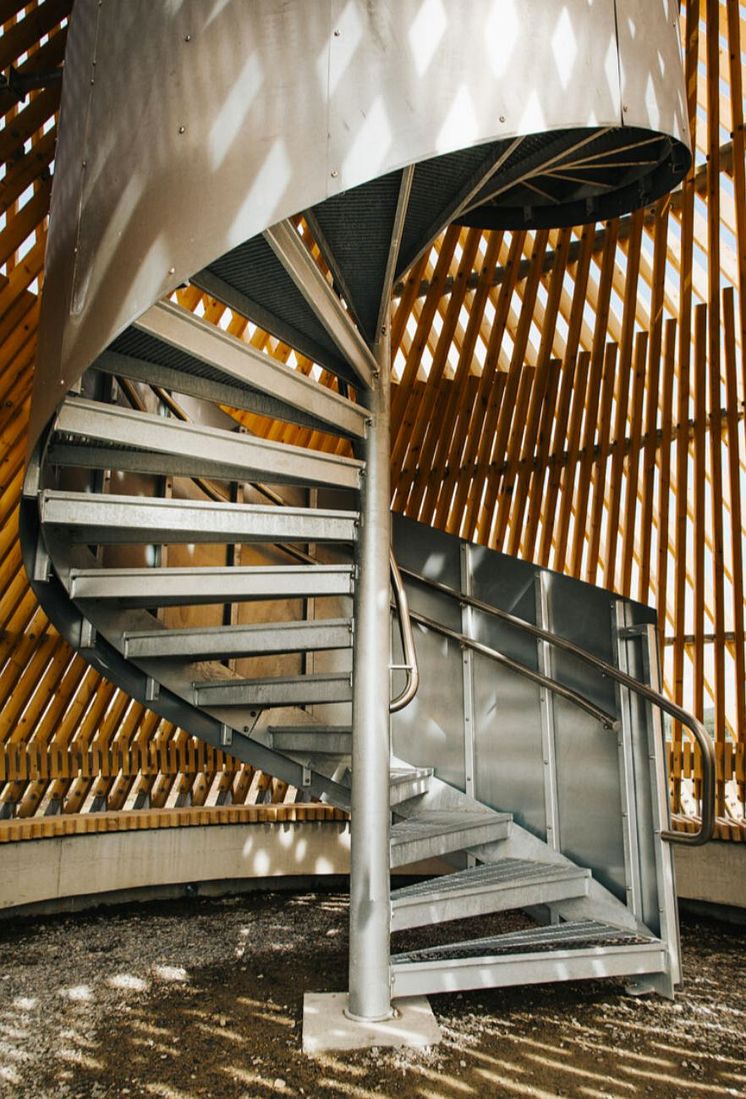 Kärven utsiktstårn - Weland spiraltrappa.JPG