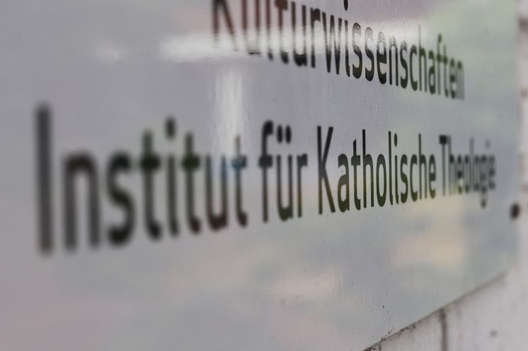 Institut für Katholische Theologie (IKT) gratuliert Prof. i.R. Dr. Friedrich Janssen zum 90. Geburtstag