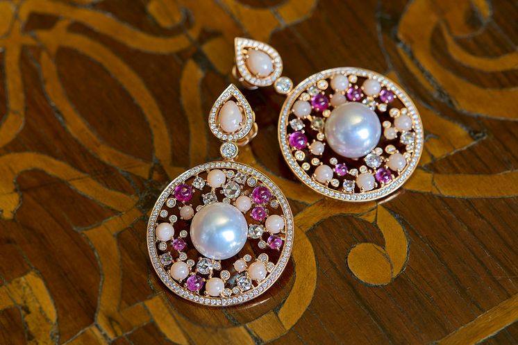 Queen Charlotte earrings 04