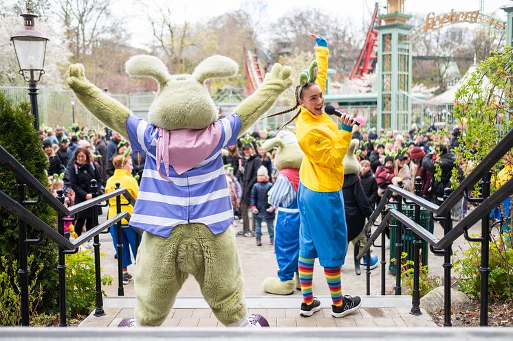 Lisebergsparken slår upp portarna för 101:a gången - med ballonger, dans och nytt världsrekord! 