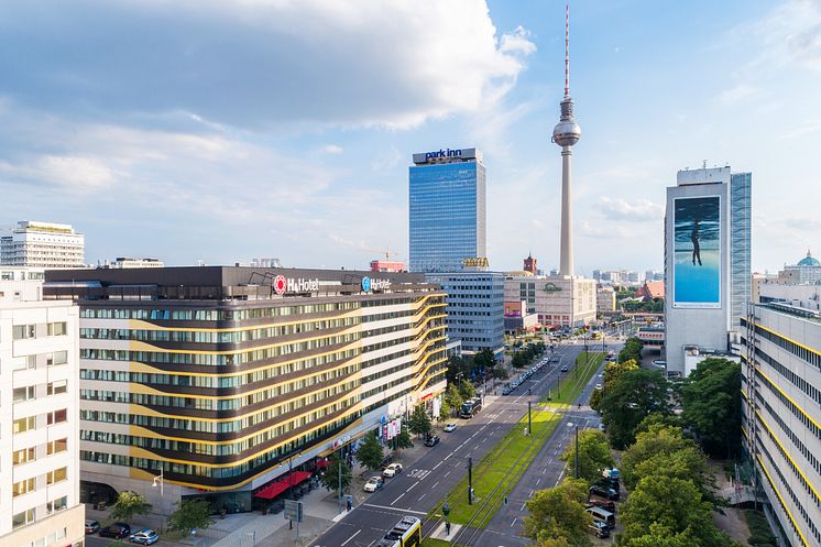 Berlin Alexanderplatz Die Welle.jpg