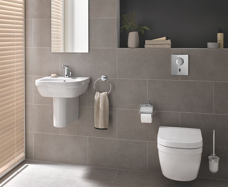 GROHE_Eurosmart Cosmopolitan E_Chrome_36327001_Mood 01