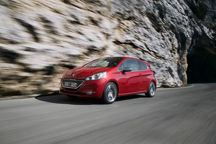 Sverigepremiär för Peugeot 208 GTi - komprimerad körglädje