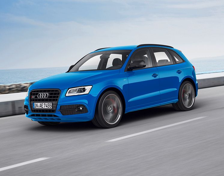 Audi SQ5 TDI plus - crystal effect paint finish Ara Blue front dynamic