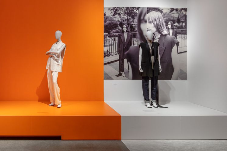 Installationsbild från utställningen Margiela, åren med Hermès