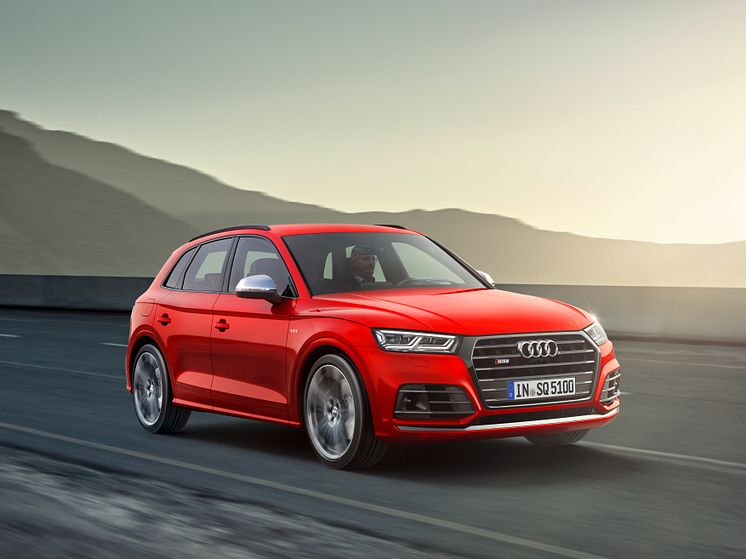 Audi SQ5 TFSI i misano red