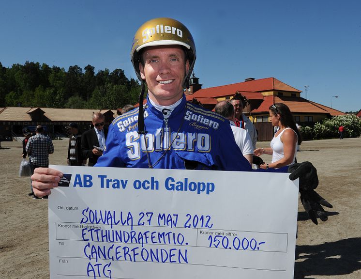 Björn Goop med checken