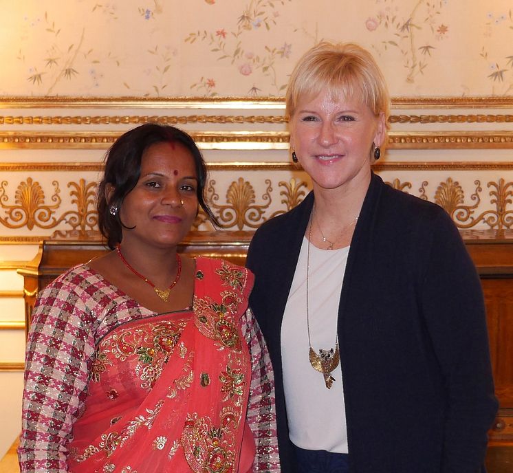 Per Anger-pristagare Rita Mahato möter utrikesminister Margot Wallström (Bild 1)