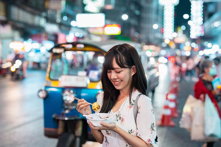 DEST_THAILAND_BANGKOK_PEOPLE_WOMAN_MARKET_GettyImages-1392077376_Universal_Within usage period_91045