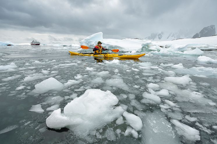 MS-Fram-in-Antarctica©Marsel-van-Oosten