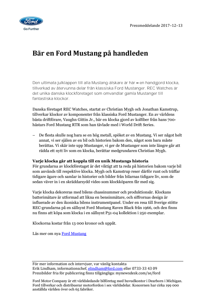 Bär en Ford Mustang på handleden