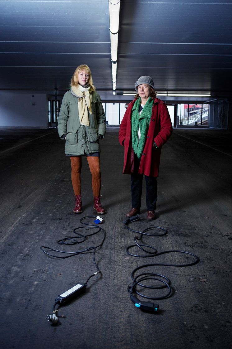 Livscykelanalys av elbilsbatterier, rapportförfattare Mia Romare och Lisbeth Dahllöf