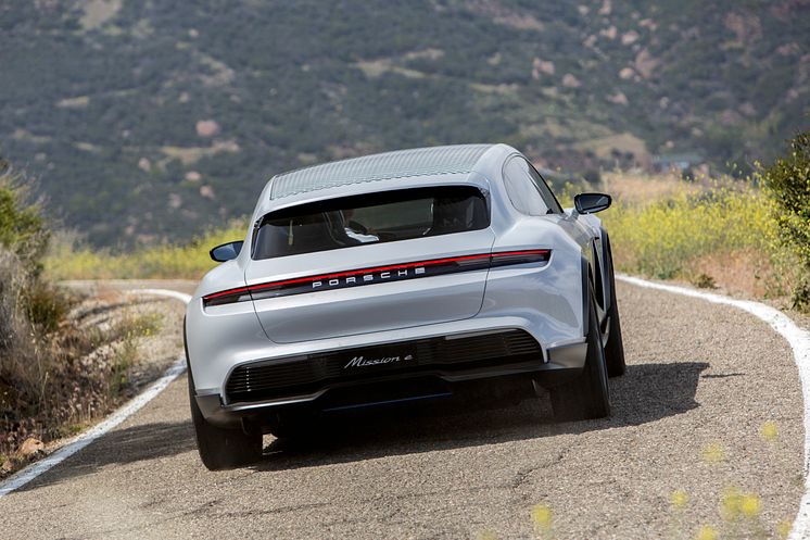 Porsche Mission E Cross Turismo