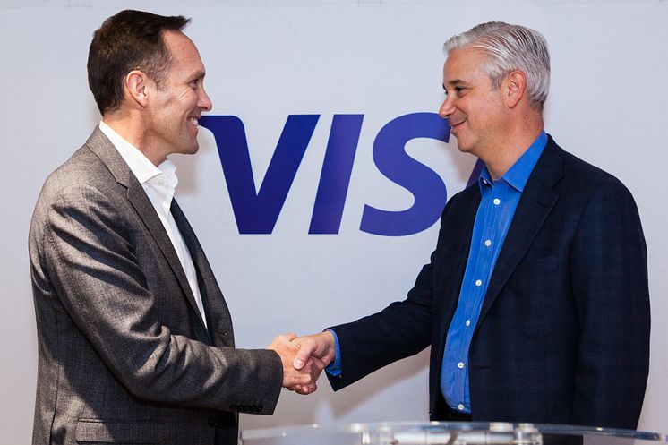 Izqda a dcha: Nicolas Huss (Visa Europe) y Charlie Scharf (Visa Inc.)