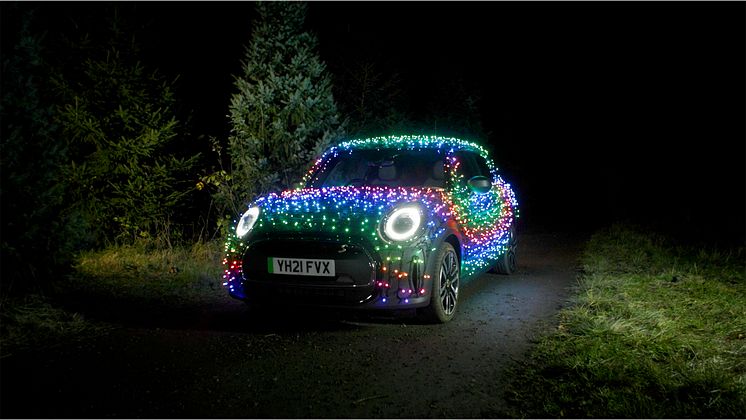 MINI Cooper SE - Driving Home for Christmas