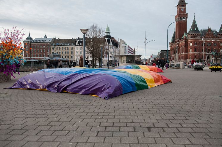 Hamntorget och färgglada kuddar