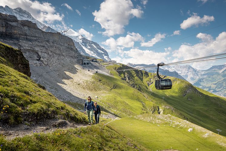 Wanderer_Kleine_Scheidegg_copyright_Jungfraubahnen