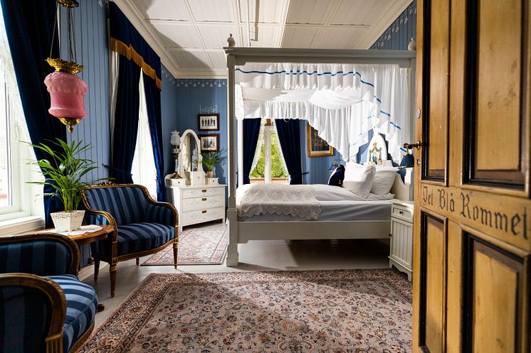 The Blue Room at Hotel Union Øye - Photo - Fjord Norway - Toke Mathias Riskjær