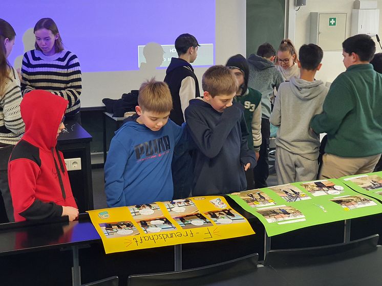 „Es war die beste Entscheidung“ | Studierende der Universität Vechta stärken durch gemeinsame Projekte Sprachkompetenzen bei GSO-Schüler*innen 
