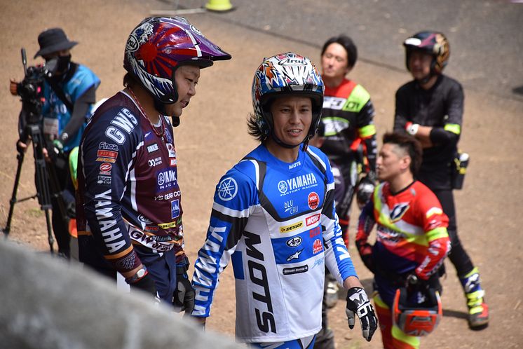 2021053104_005xx_JTR_Rd2_黒山選手_野崎選手_4000