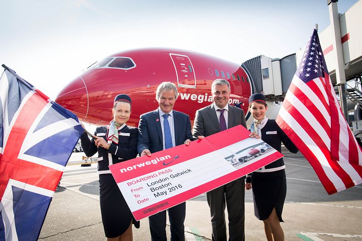 Norwegian CEO Bjørn Kjos and Gatwick Airport Chief Executive Stewart Wingate announce new London to Boston route