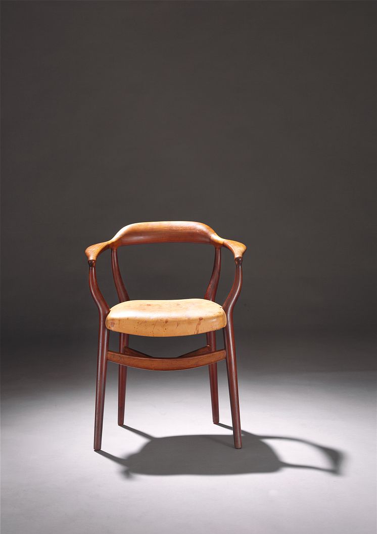 Finn Juhl: "FJ 44" armchair (1944-45)