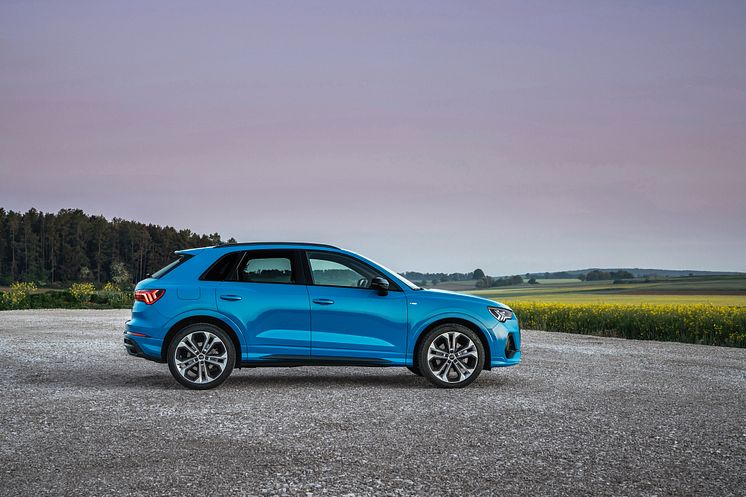 Audi Q3 45 TFSI e (Turboblå)