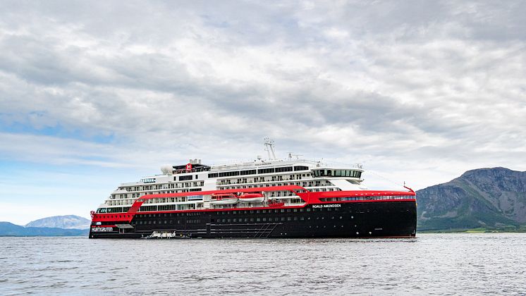 MS Roald Amundsen - Photo credit Hurtigruten _  Espen Mills - 08