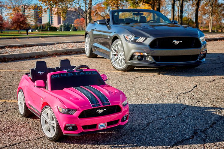 A Ford és a Fisher-Price bemutatja a Mustang gyermekváltozatát, minden idők legmodernebb Power Wheels kisautóját 