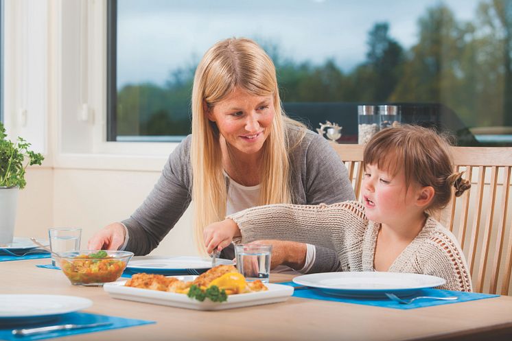 Egal, ob Jung oder Alt - wir alle sollten mind. 2-3 pro Woche Fisch essen und davon mindestens die Hälfte fettreiche Fischarten, wie zB Lachs.