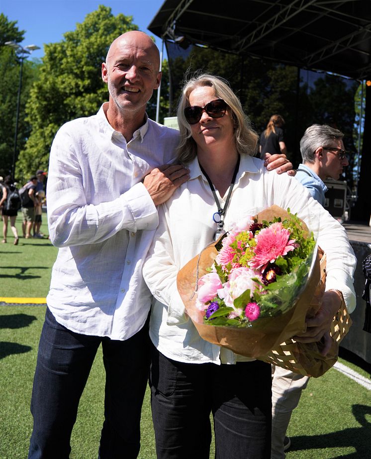 Etatsleder Stein Slyngstad og prosjektleder kunst, Lily Vikki fra Kulturetaten. Åpning Klosterenga park