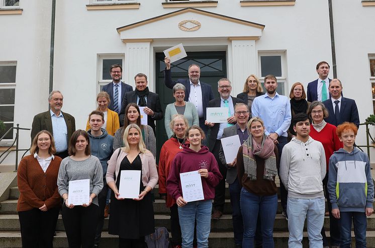 MINT Zukunft e.V. zeichnet "MINT freundliche Schulen" und "Digitale Schulen" aus 