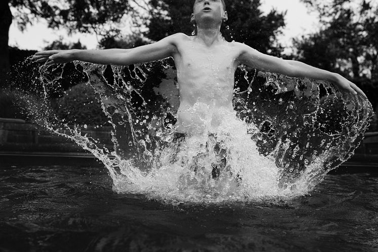 EOS-1D X_Sample_Helen_Bartlett_boy_water