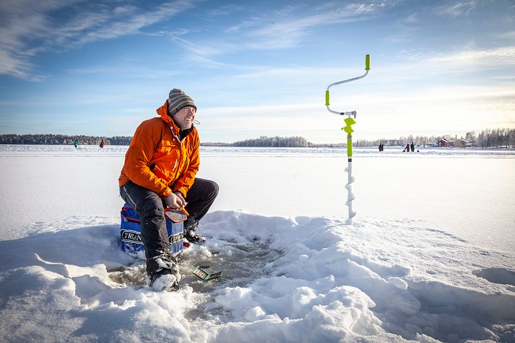 IceFishing_View_fotoRichardLindor_VisitDalarna