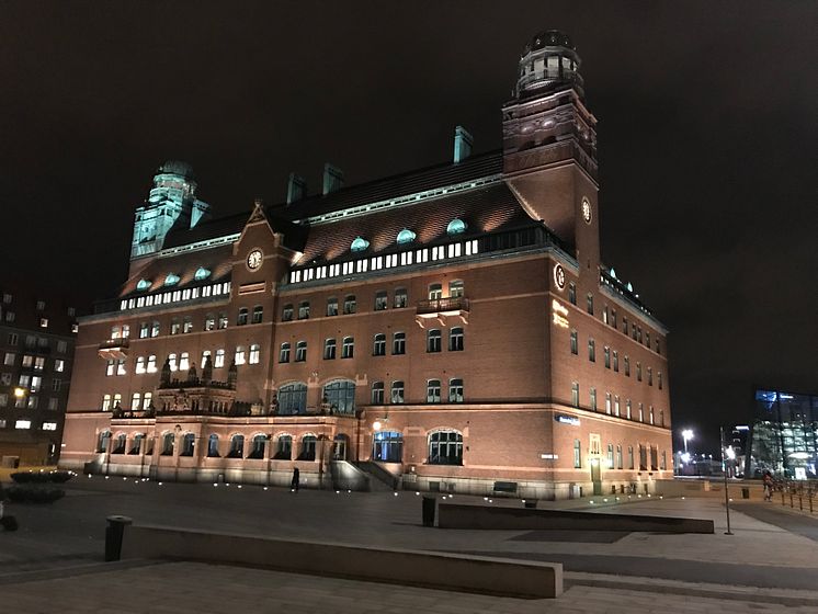 Posthuset i Malmö - en av tävlande om Svenska Ljuspriset i år.