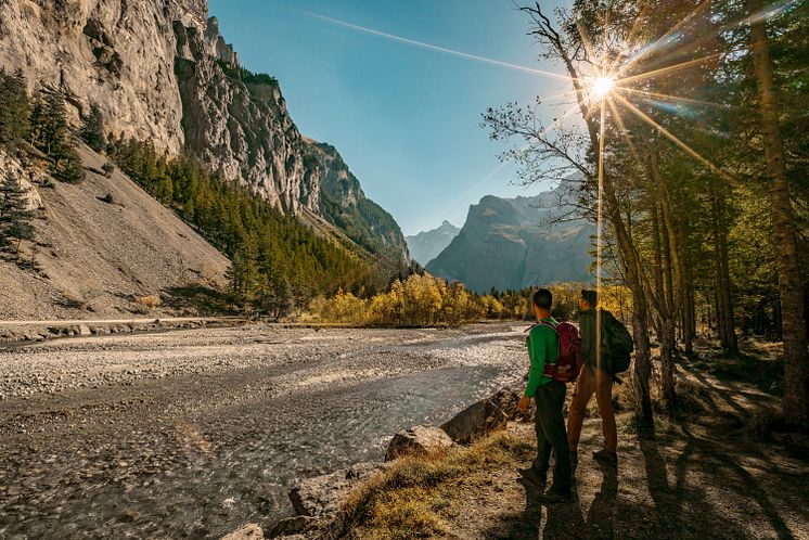 Wandern_im_Gasterntal(c)Switzerland Tourism_Jan Geerk