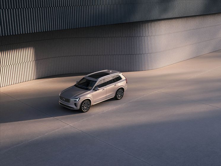 New_Volvo_XC90_Exteriors.jpg