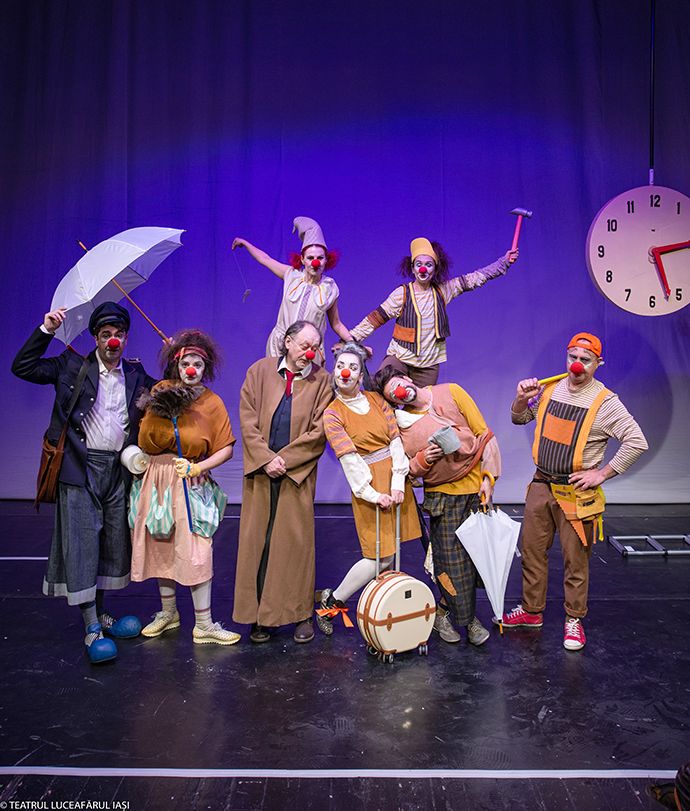 teatrul-luceafarul-iasi-premiera-statia-clovnilor-spectacol-non-verbal-papusi-3.jpg