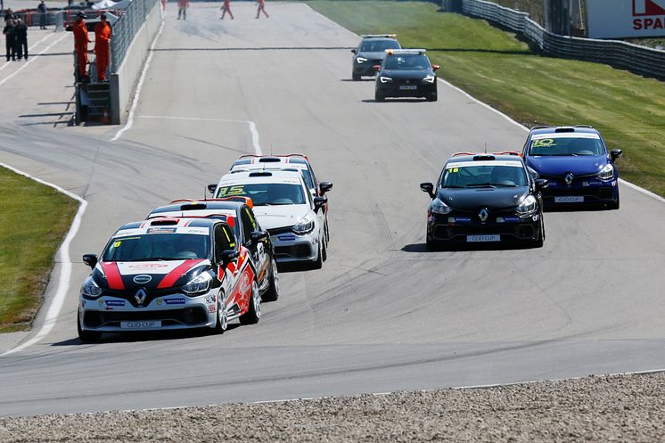 Startbild Race 2 Clio Cup, Ring Knutstorp 6 maj.