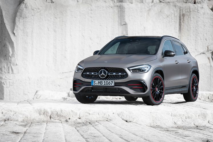 Nya_Mercedes-Benz_GLA_20204