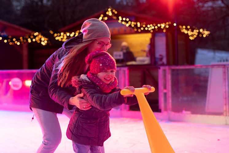 Eislaufbahn beim Winterzauber im PLAYMOBIL-FunPark